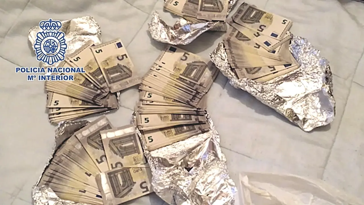 Polic&iacute;a falsificaci&oacute;n billetes _Fotor