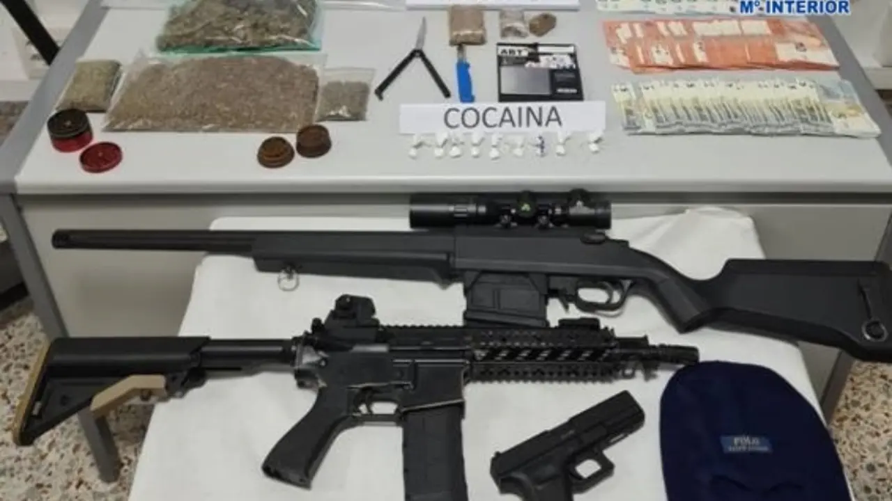 Polic&iacute;a drogas armas 04-2_Fotor
