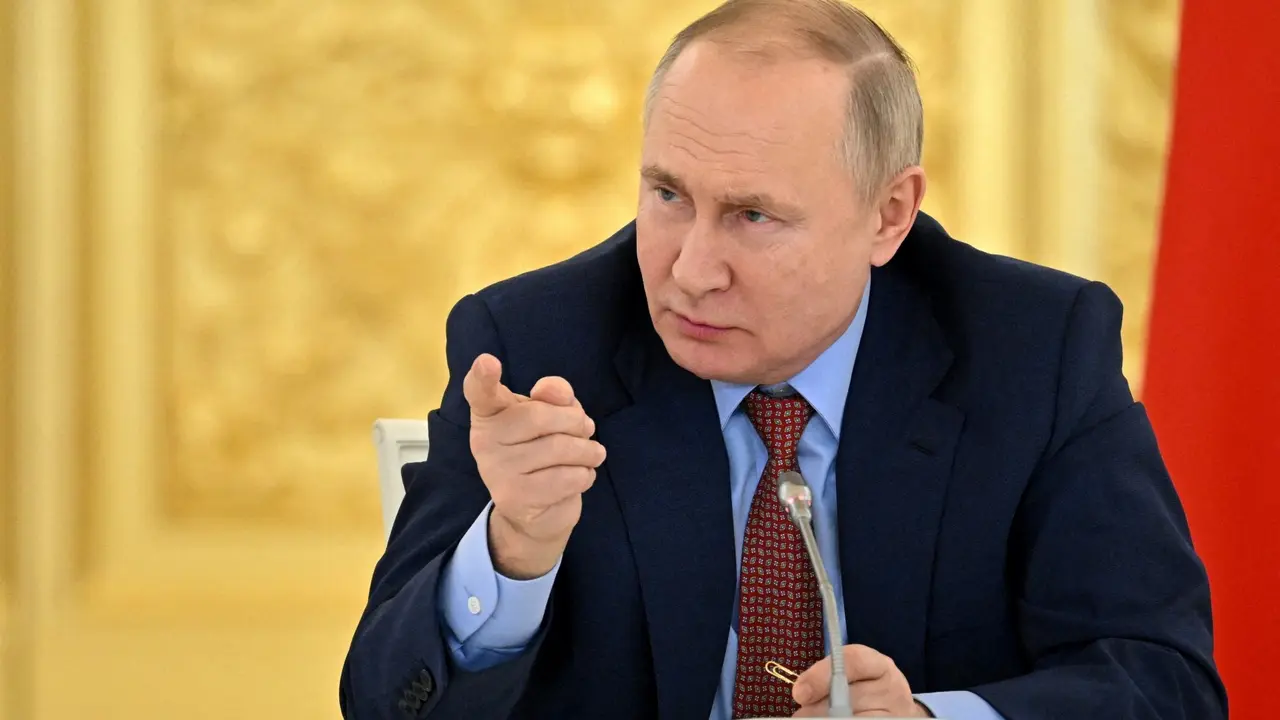FILE PHOTO: Russian President Vladimir Putin meets with members of the Delovaya Rossiya (Business Russia) All-Russian Public Organization at the Kremlin, in Moscow, Russia February 3, 2022. Sputnik/Aleksey Nikolskyi/Kremlin via REUTERS ATTENTION EDITORS - THIS IMAGE WAS PROVIDED BY A THIRD PARTY./File Photo