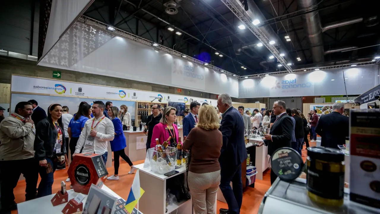 La consejera Alicia Vanoostende en el estand de Canarias en Sal&oacute;n Gourmets(1)