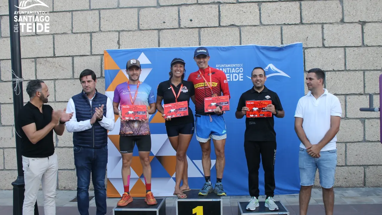 Podium masculino y femenino local 21 km(1)