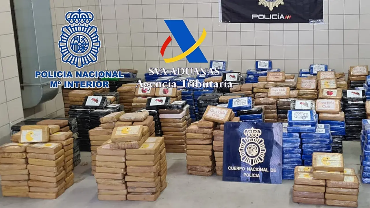 Coca&iacute;na policia puerto barcelona
