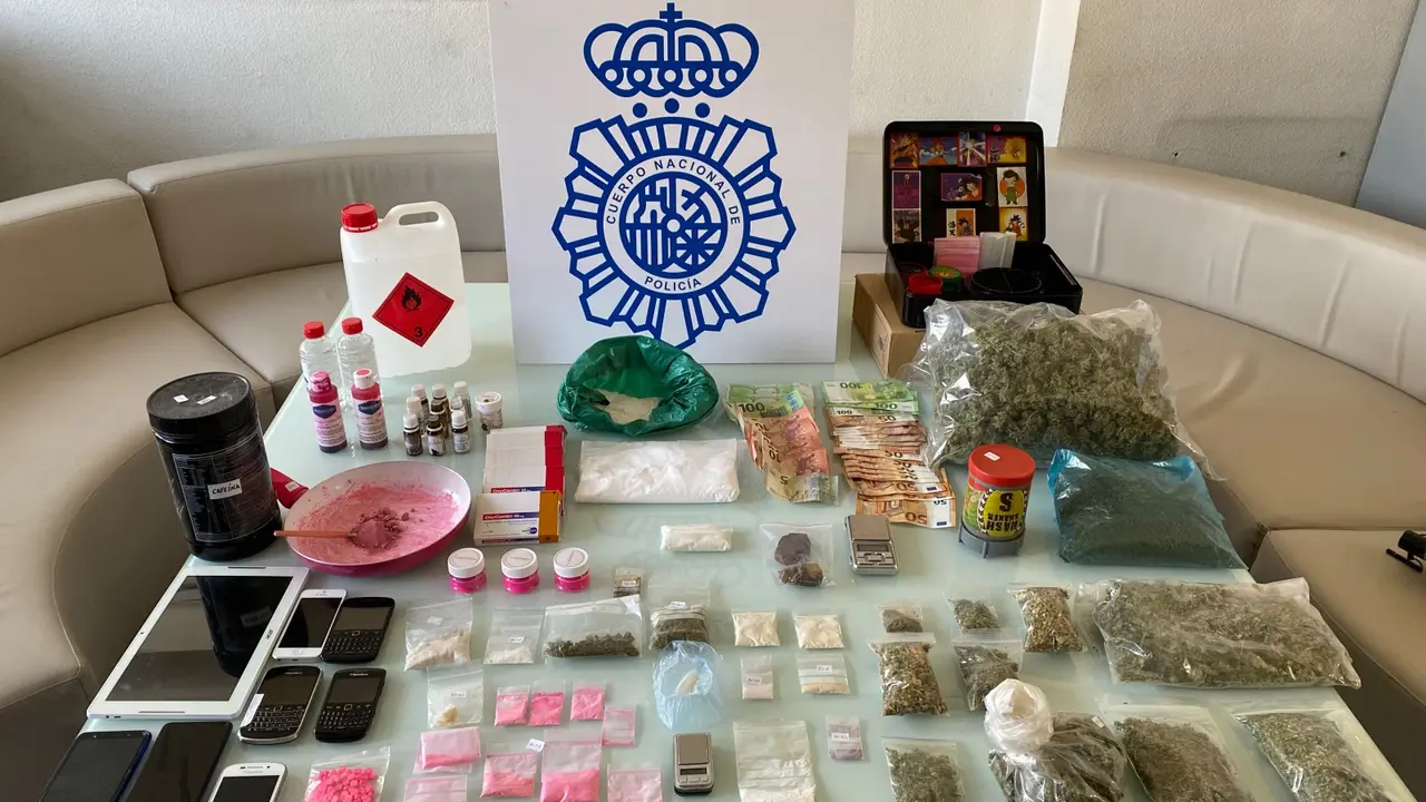 Polic&iacute;a coca&iacute;na rosa ketamina