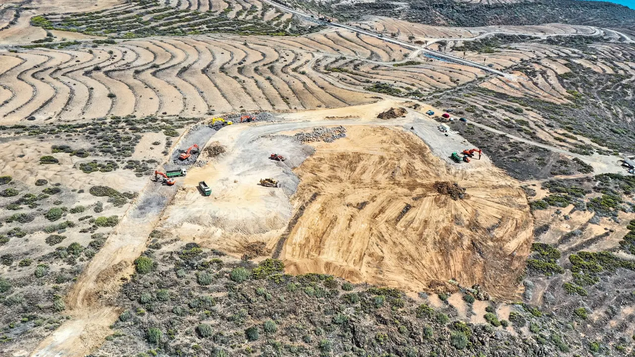 Movimiento de ierras en la zona del Puertito de Adeje