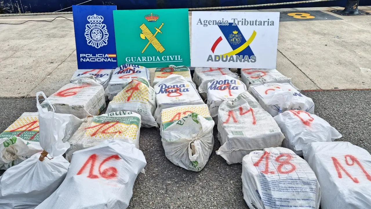 OP PESQUERO CANARIAS Coca Polic&iacute;a