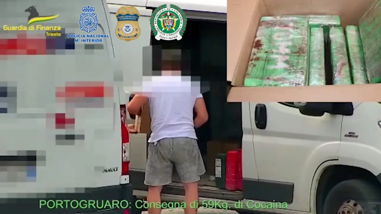 Polic&iacute;a Coca Italia 01
