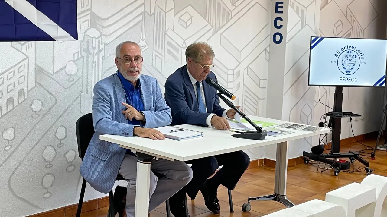 Oscar Izquierdo presidente de FEPECO y Manu&eacute;l Fern&aacute;ndez, Exconsejero de Industria del Gobierno de Canarias