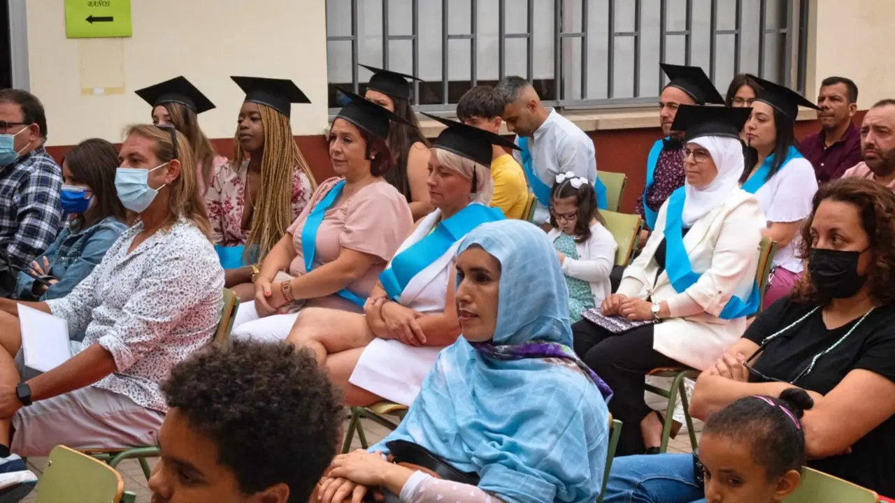 Educaci&oacute;n adultos Egresados y compa&ntilde;antes(1)