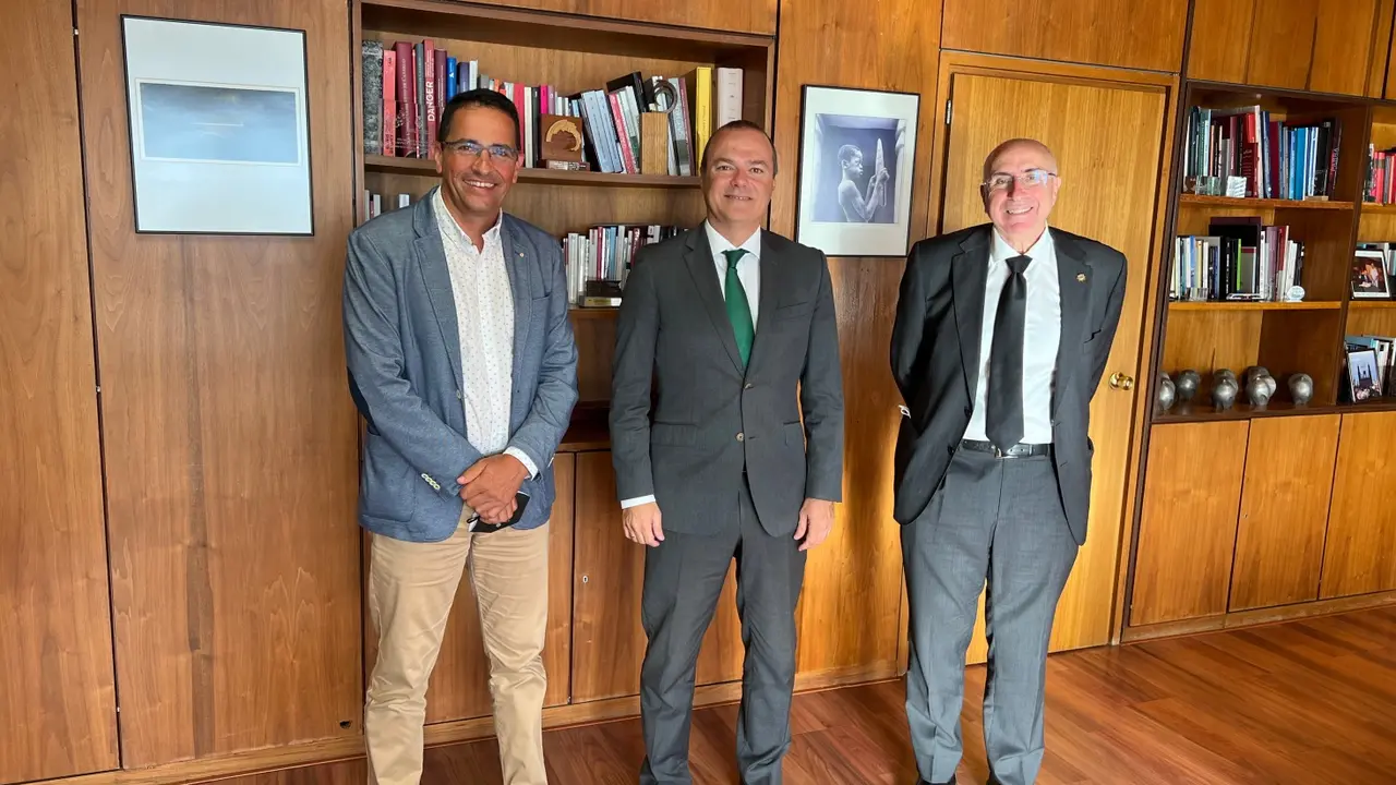 Augusto Hidalgo mantiene un encuentro con Antonio Rico e Isaac D&iacute;az(1)