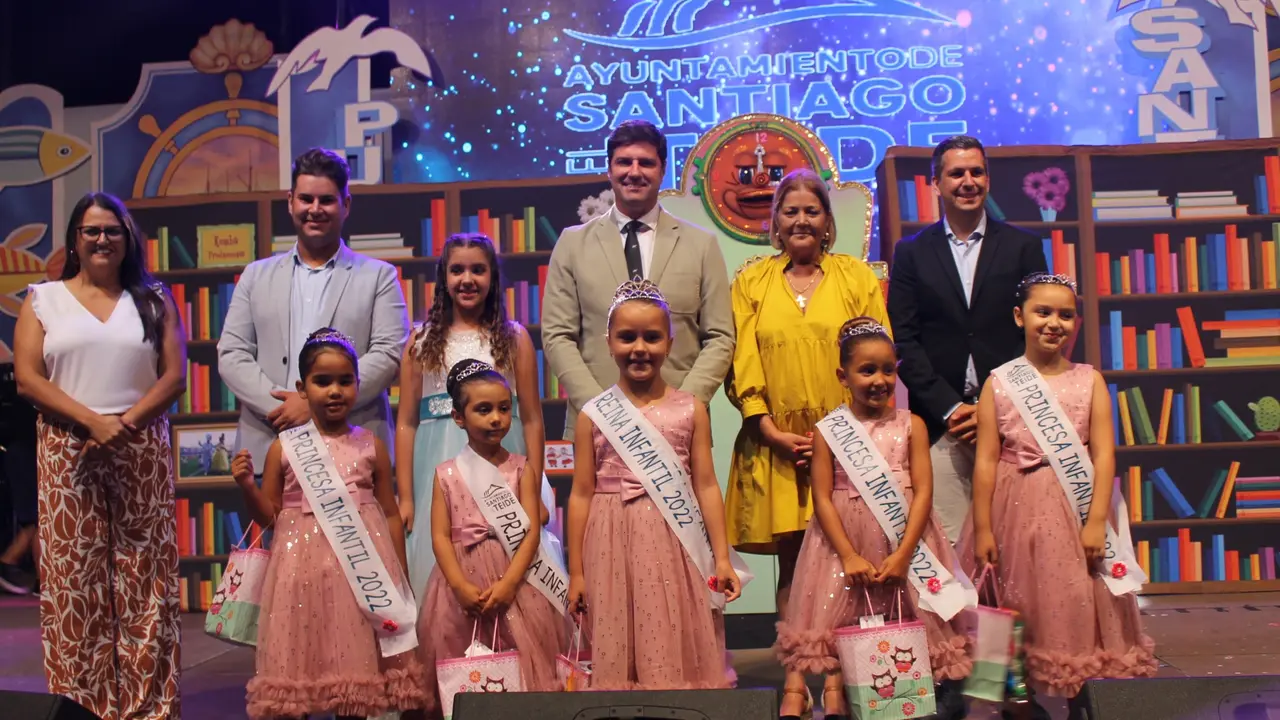 Foto de familia Reina Infantil Puerto de Santiago 2022(1)