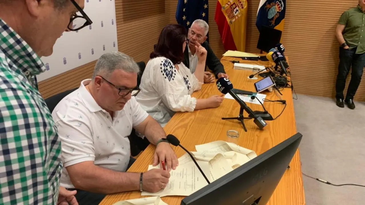 CCOO Canarias Educaci&oacute;n Firma acuerdo Jos&eacute; Ram&oacute;n
