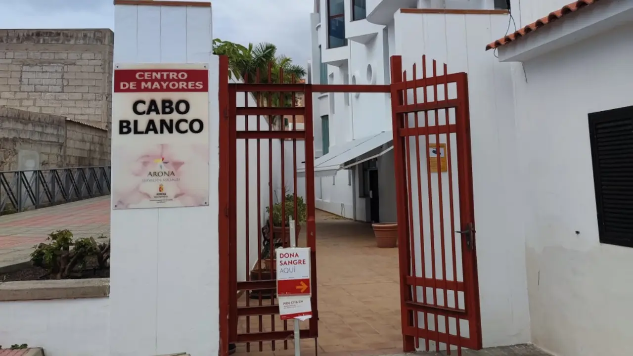 Cabo Blanco Punto de donaci&oacute;n del ICHH en Arona(1)
