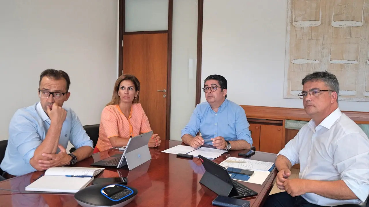 20220801_pedro_mart&iacute;n_javier_parrilla_laura_castro_reuni&oacute;n_iberia_expres