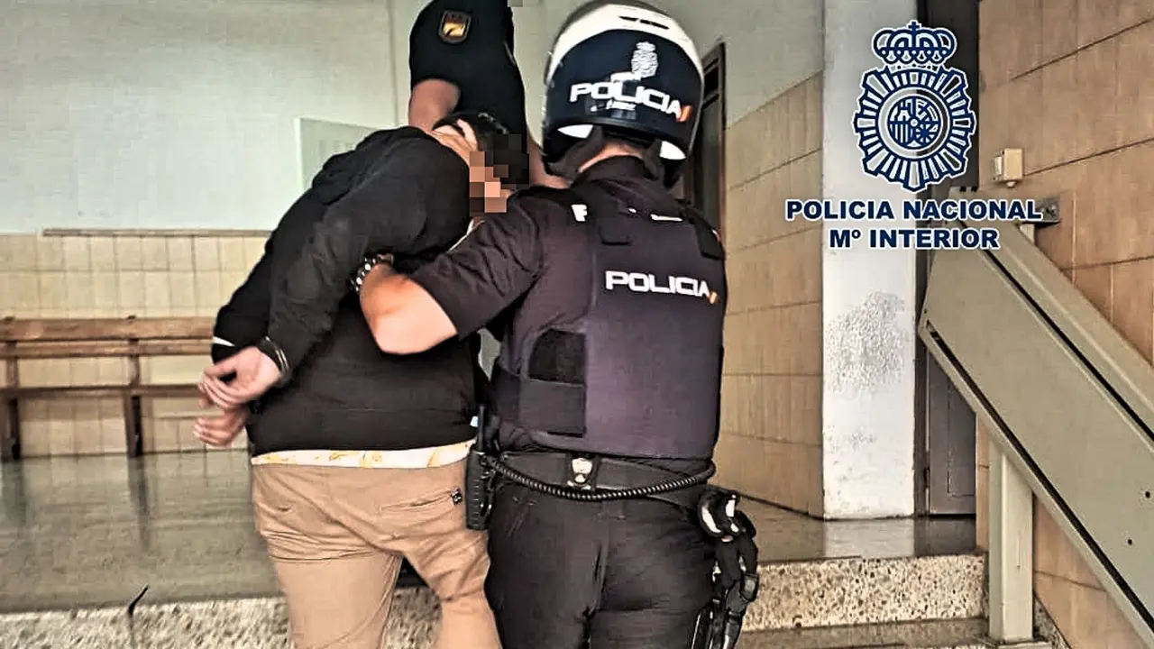 Polic&iacute;a Nacional Trepamuros
