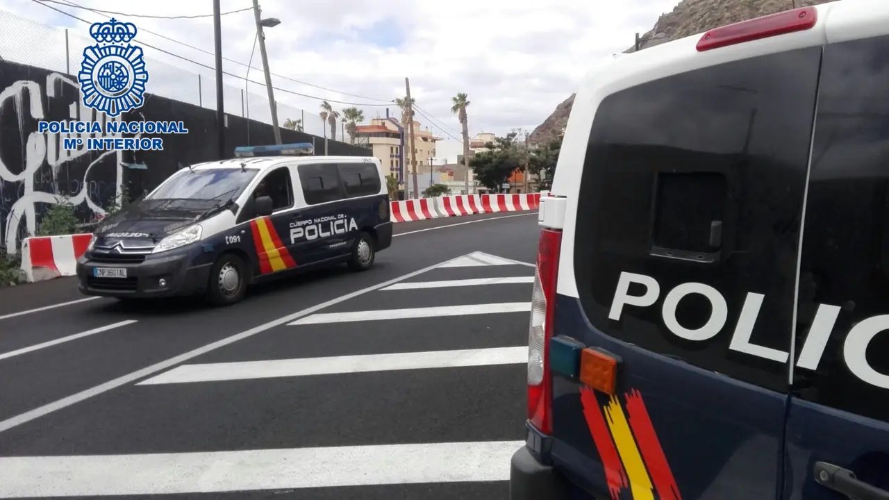 Polic&iacute;a Nacional WA0022(1)