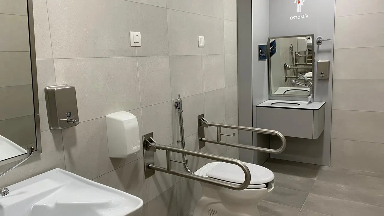 ba&ntilde;o adaptado ostomizados La Candelaria