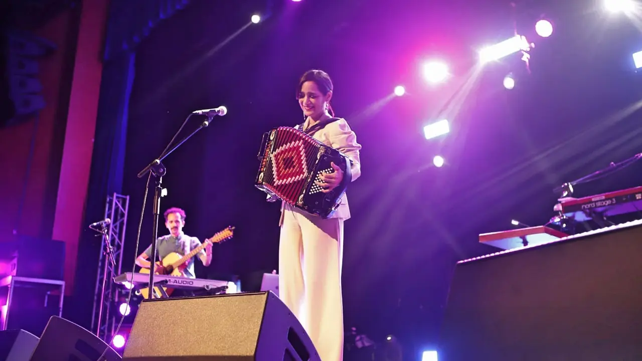 Julieta Venegas - 10