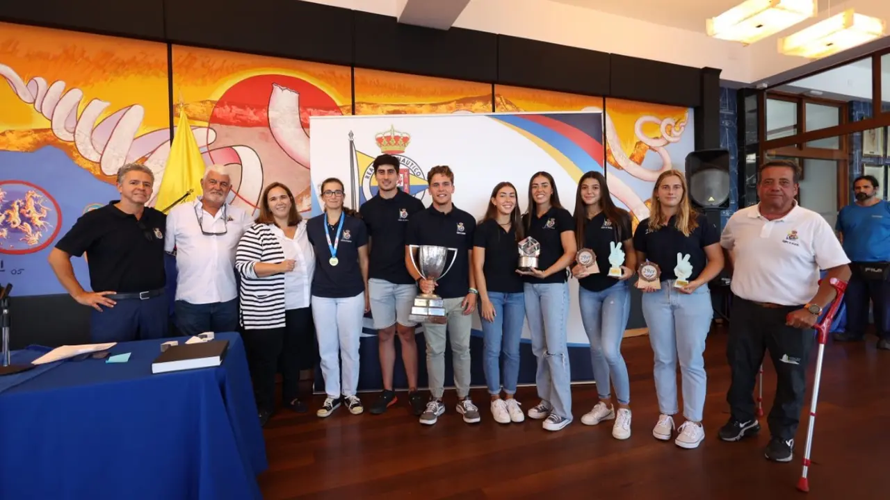 Foto equipo de regatas con t&iacute;tulos europeos y mundiales(1)