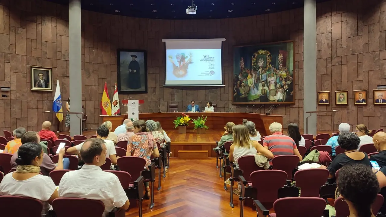 Foro de Agroecolog&iacute;a en La Gomera, donde participa el director del ICCA, Basilio P&eacute;rez1_Fotor