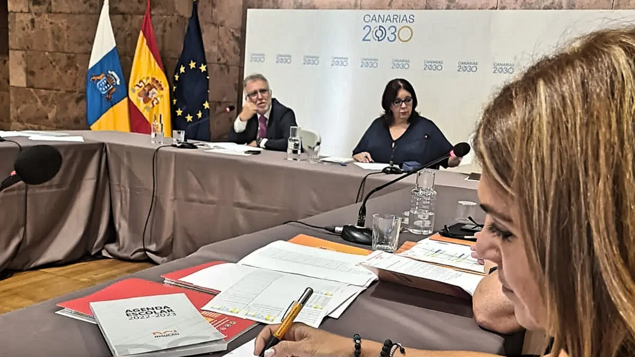 REUNI&Oacute;N SINDICATOS GOBCAN 1
