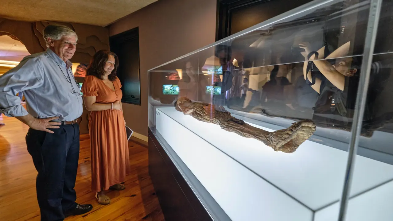 presentacion de la Reproducion de la momia Guanche en el Muna