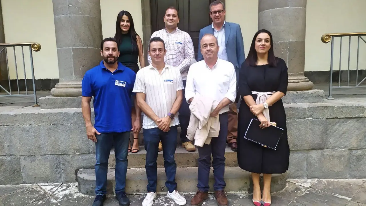 Sindicatos polic&iacute;a canaria parlamento1-38(1)