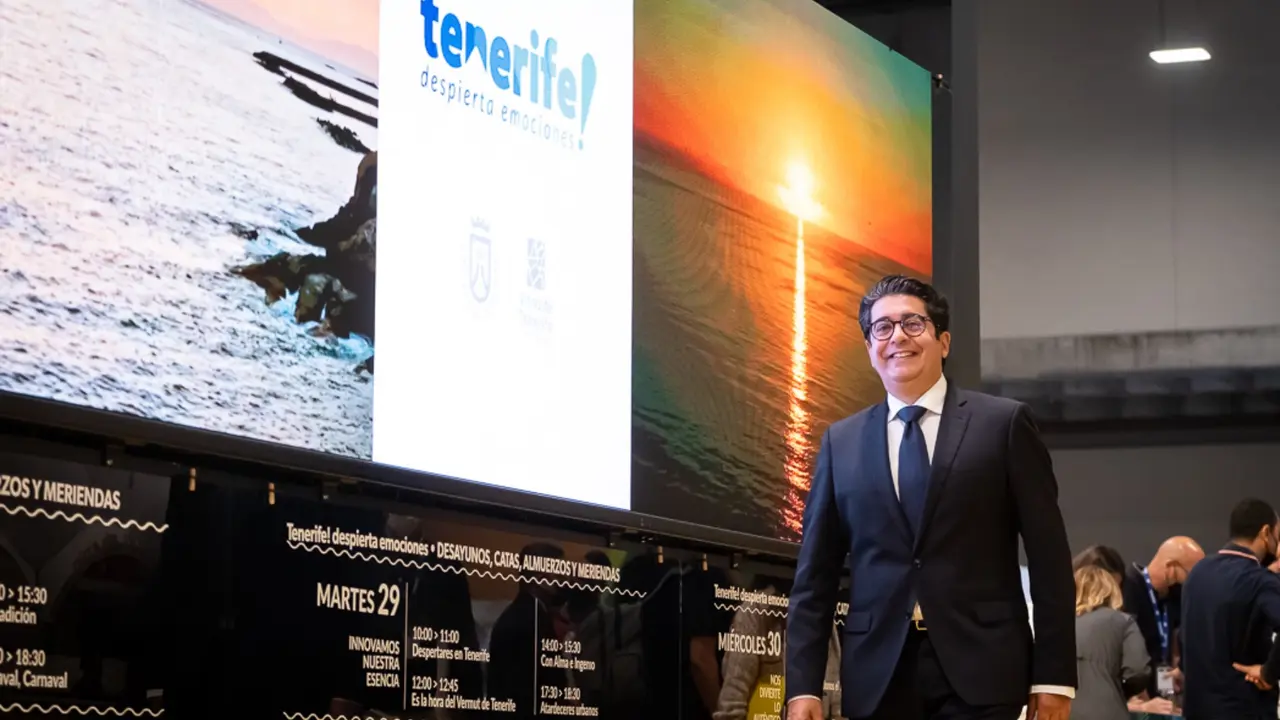 Tenerife abre Madrid Fusi&oacute;n con una cata profesional de vinos de sus denominaciones de origen

El presidente del Cabildo, Pedro Mart&iacute;n, destaca la creciente profesionalizaci&oacute;n del sector vinculado a la restauraci&oacute;n y la hosteler&iacute;a, la calidad de los productos del sector primario de la isla y la diversidad de la oferta como elementos determinantes del &eacute;xito de la gastronom&iacute;a de Tenerife

Tenerife ha inaugurado el Congreso Internacional de Gastronom&iacute;a Madrid Fusi&oacute;n 2022 con una cata magistral de vinos de sus cinco denominaciones de origen, a la que se ha sumado la DO Islas Canarias, a cargo de David Seijas, bodeguero y ex sumiller del restaurante El Bulli. Ha sido la primera de las catas de Wine Edition Madrid Fusi&oacute;n 22, que ha estado guiada tambi&eacute;n por Mar&iacute;a Hontoria, responsable de la unidad de Enolog&iacute;a del Cabildo de Tenerife, y que ha contado con una representaci&oacute;n de las bodegas participantes.

En esta cata han participado 45 profesionales de la restauraci&oacute;n, la enolog&iacute;a, sumillers y periodistas especializados, entre otros, y entre los vinos que se han catado figuran Env&iacute;nate Benj&eacute; Blanco de la DO Ycoden-Daute-Isora; La Araucaria Blanco sobre pieles del Valle de La Orotava; Vi&ntilde;a G&oacute;mez 1400 m. del Valle de G&uuml;&iacute;mar; Tajinaste Paisaje de las Islas-Malvas&iacute;a Marmajuelo de la DO Islas Canarias; Cr&aacute;ter Tinto Joven de Tacoronte-Acentejo; y List&aacute;n Prieto, de Altos de Trevejos de Abona.

El presidente del Cabildo de Tenerife, Pedro Mart&iacute;n, abri&oacute; la cata profesional destacando &ldquo;la alt&iacute;sima calidad de los vinos tinerfe&ntilde;os que, como todos los productos de Tenerife, son un reflejo de la diversidad que tenemos en nuestra isla, en nuestras comarcas, que tienen sabores propios y distintos. Todo eso unido a unas materias primas excepcionales que aporta nuestro sector primario y a la creciente profesionalizaci&oacute;n del sector de la restauraci&oacute;n y la hosteler&iacute;a, coloca a la gastronom&iacute;a tinerfe&ntilde;a al m&aacute;s alto nivel&rdquo;.

Mart&iacute;n se refiri&oacute; a la presencia destacada de Tenerife en este congreso