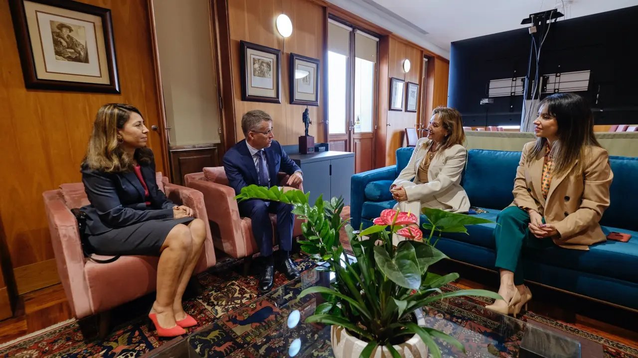 recepcion del  embajador de Suecia, asiste Berta Perez y Lizkel Alvarez
