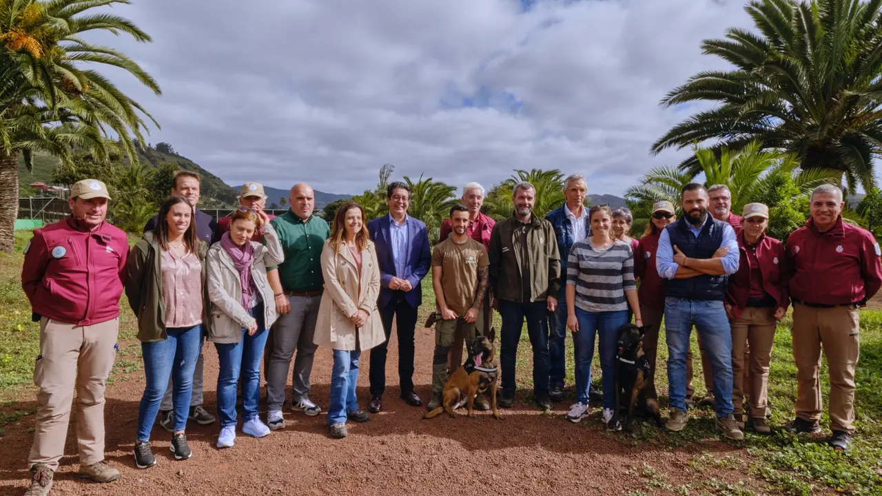 Pedro Martin e Isabel Garcia asisten a la presentacion de la unidad canina de los agentes de Medio Ambiente