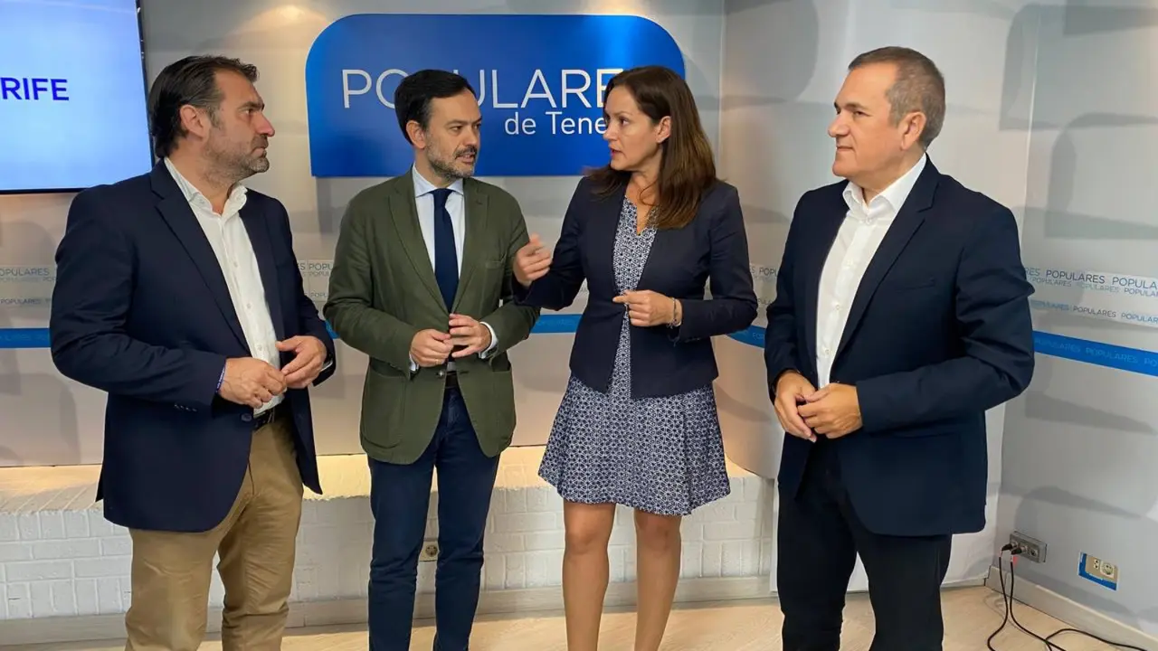 Lope Afonso, con consejeros del Cabildo Tenerife(1)