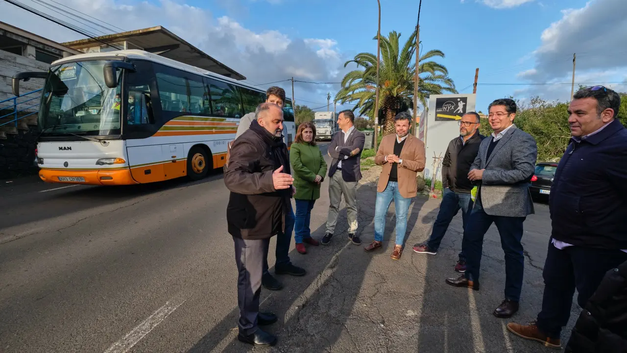 Pedro Martin y Zebenzui Chinea, visitan las obras del colector en La carreteras de Laano el Moro a la Ezperanza