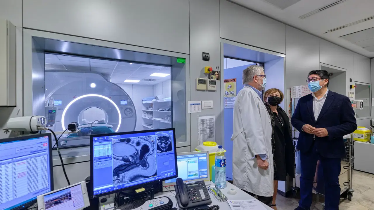 HUC. Inauguraci&oacute;n de la m&aacute;quina de resonancia Imetisa. Asiste el presidente y Mari&aacute;n Franquet