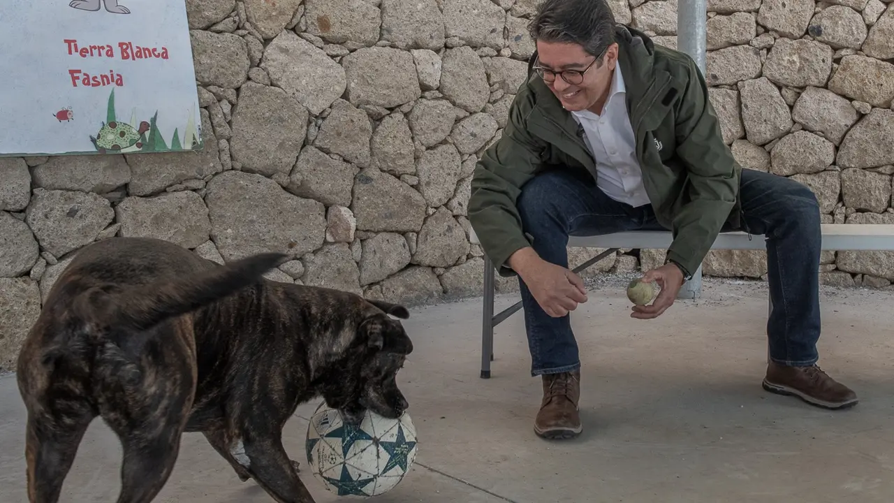 20220215 00001Pedro mrtiěn en refugio Animales (25)(1)