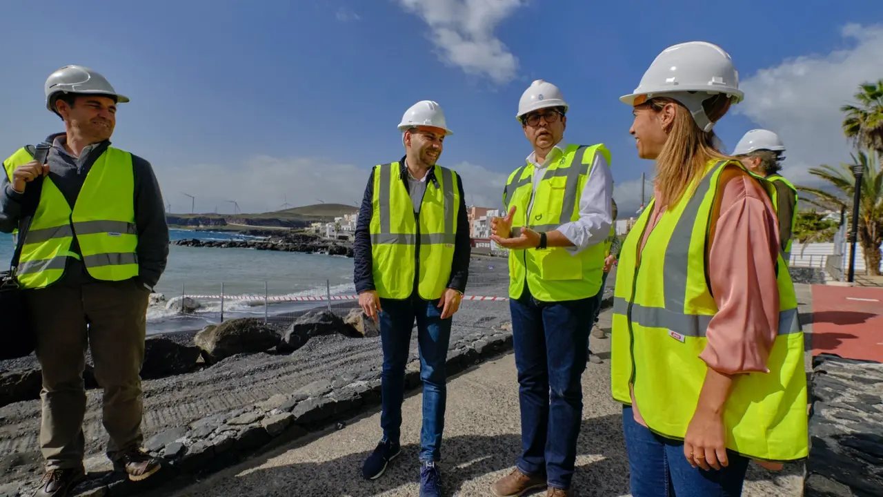 Playa de las Eras. Visita del presidente y DI Turismo a las obras de las Eras