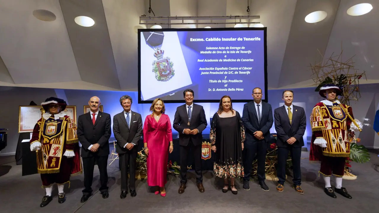 20230330_Medallas_de_Oro_Pedro_Mart&iacute;n_Berta_P&eacute;rez_Mari&aacute;n_Franquet_Cabildo_Tenerife_01