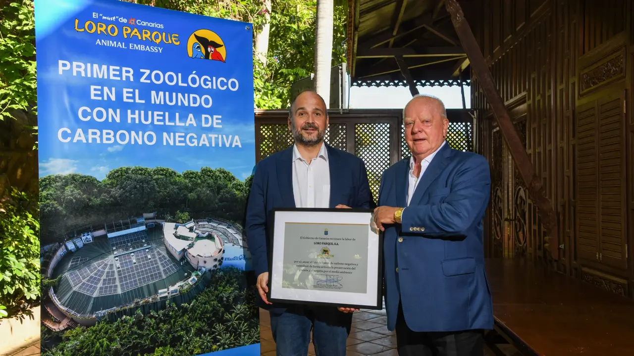 Loro Parque es reconocido por el Gobierno de Canarias por ser el primer zool&oacute;gico del mundo en obtener una huella de carbono negati (2)(1)