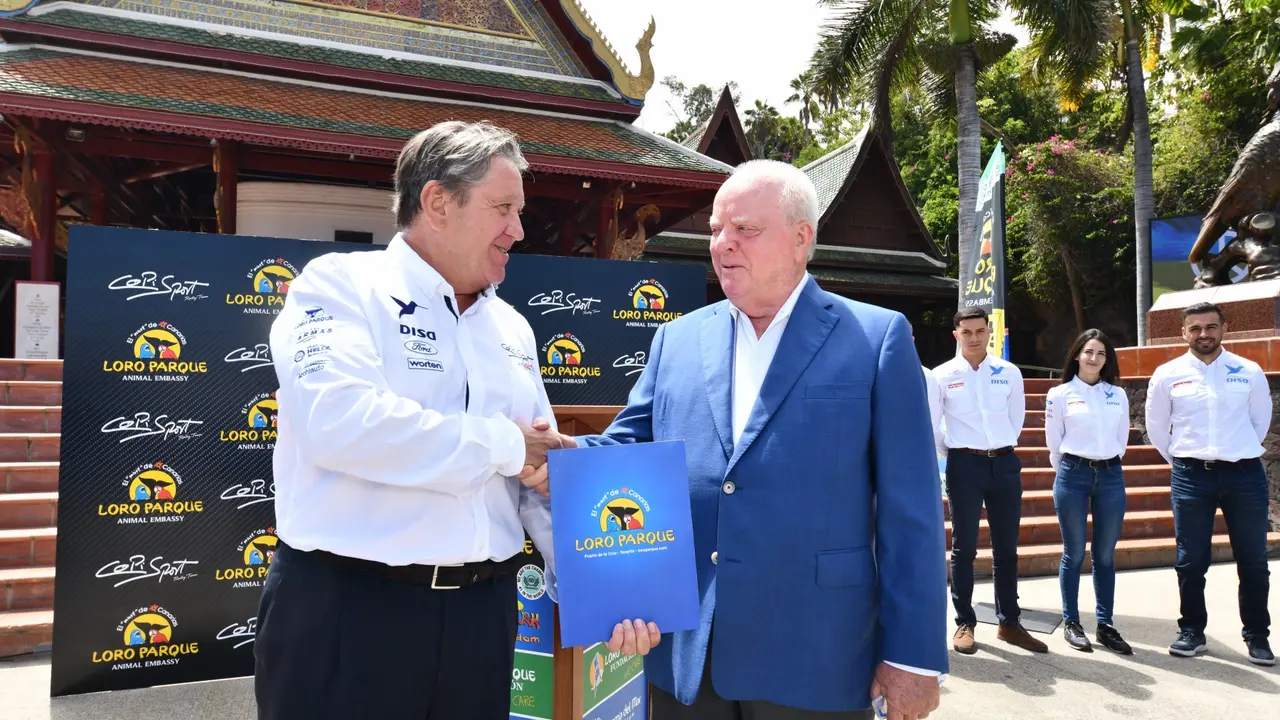 Loro Parque y la escuder&iacute;a Copi Sport renuevan su compromiso con el deporte de motor (2)