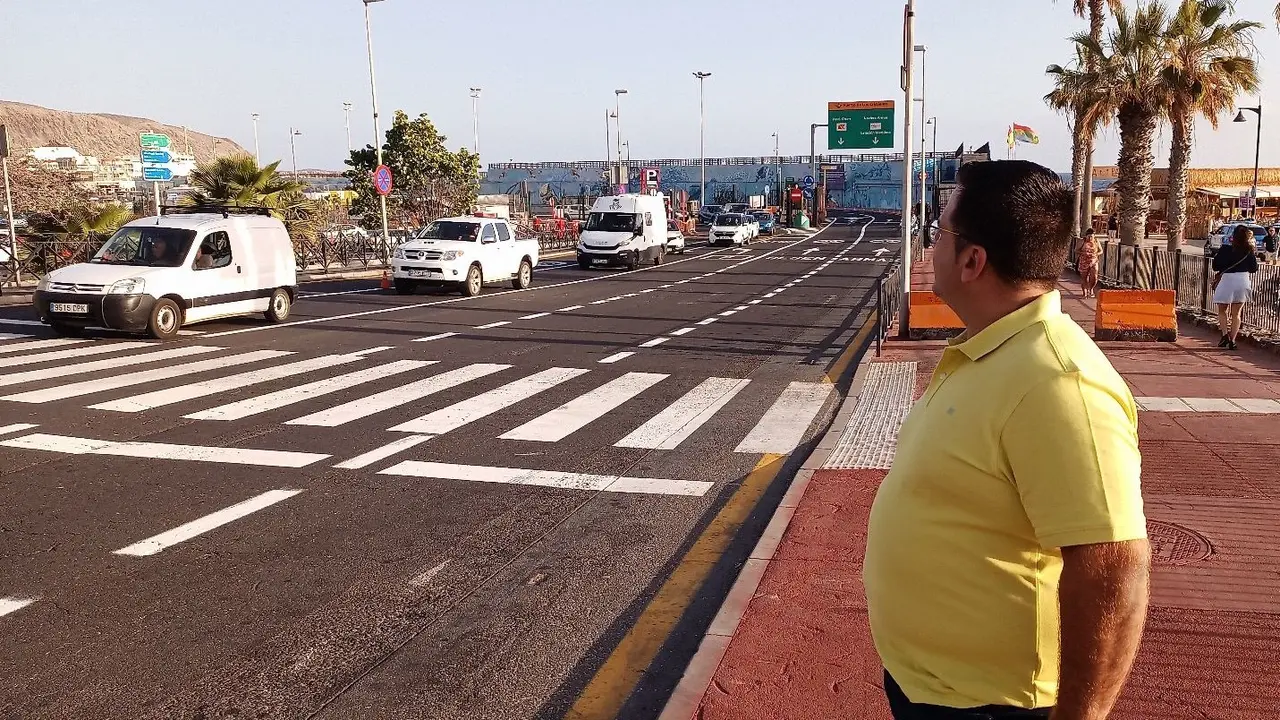 nauzet fari&ntilde;a, junto a la entrada al puerto de Los Cristinos 2