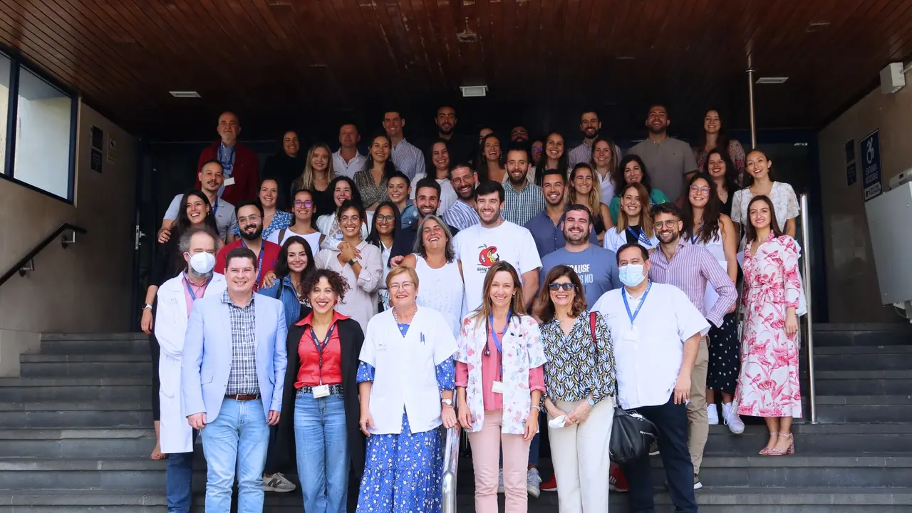 Foto de familia de los residentes del Hospital Universitario Nuestra Se&ntilde;ora de Candelaria(1)
