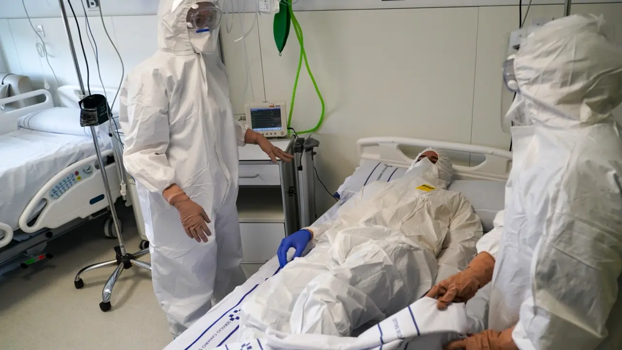 Paciente durante el ejercicio de Marburgo en el Edificio de Enfermedades Emergentes
