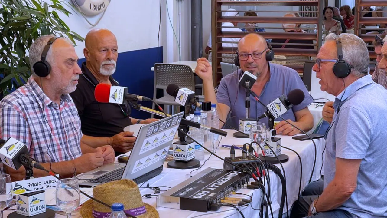 Programa de Radio Uni&oacute;n en el bar El Cine de Los Cristianos