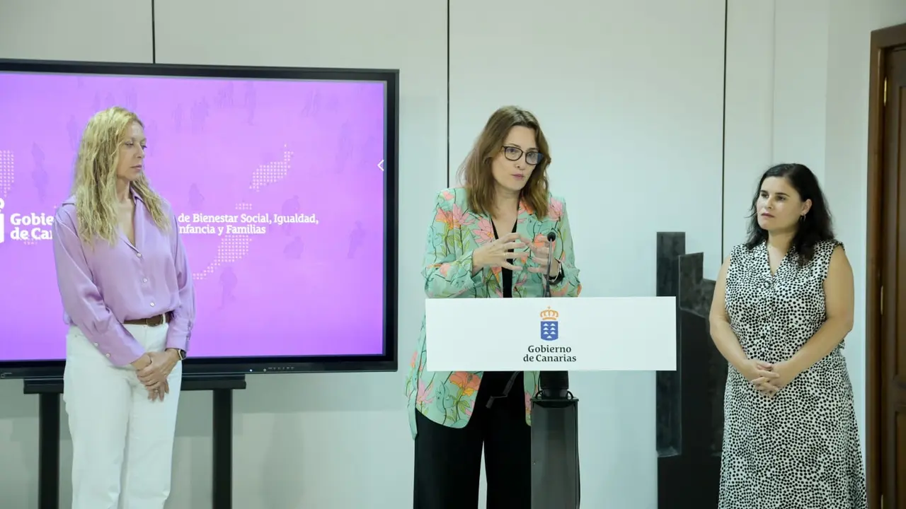 rueda de prensa con la FECAM