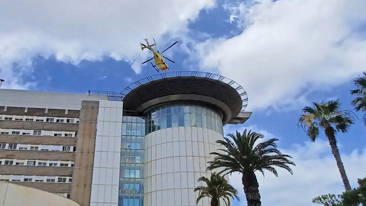 25ago Un helic&oacute;ptero llegando al HUC(1)