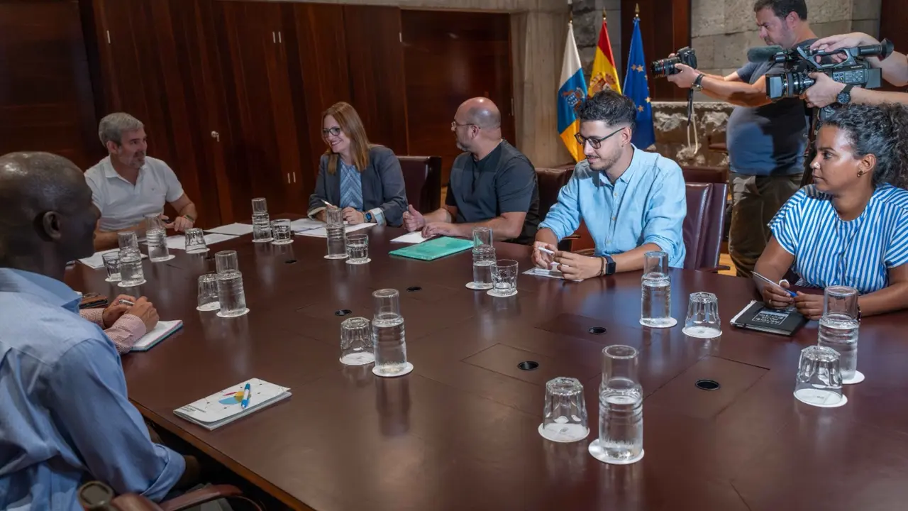 Clavijo Reuni&oacute;n con ONG 4(1)