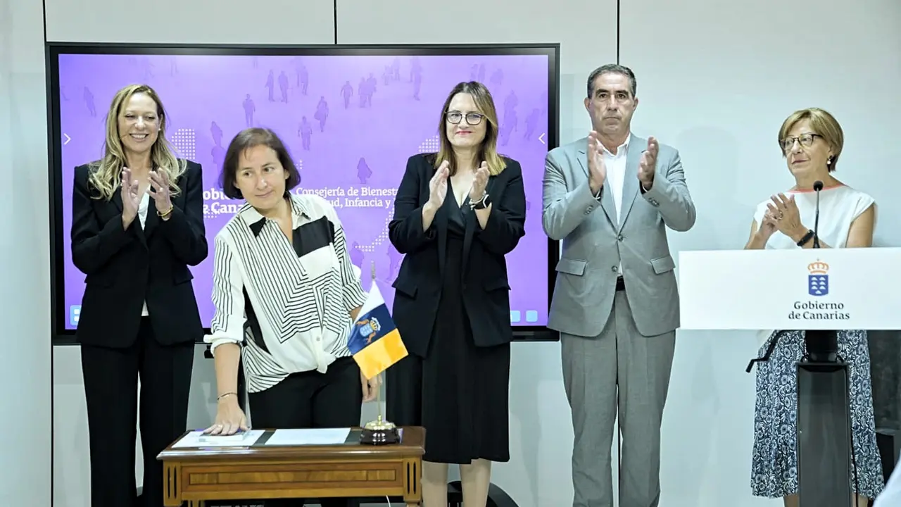 toma posesi&oacute;n Dir gral de Dependencia