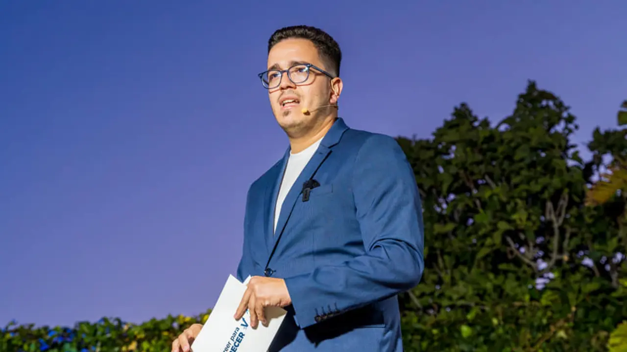 V&iacute;ctor Garc&iacute;a CC Arico