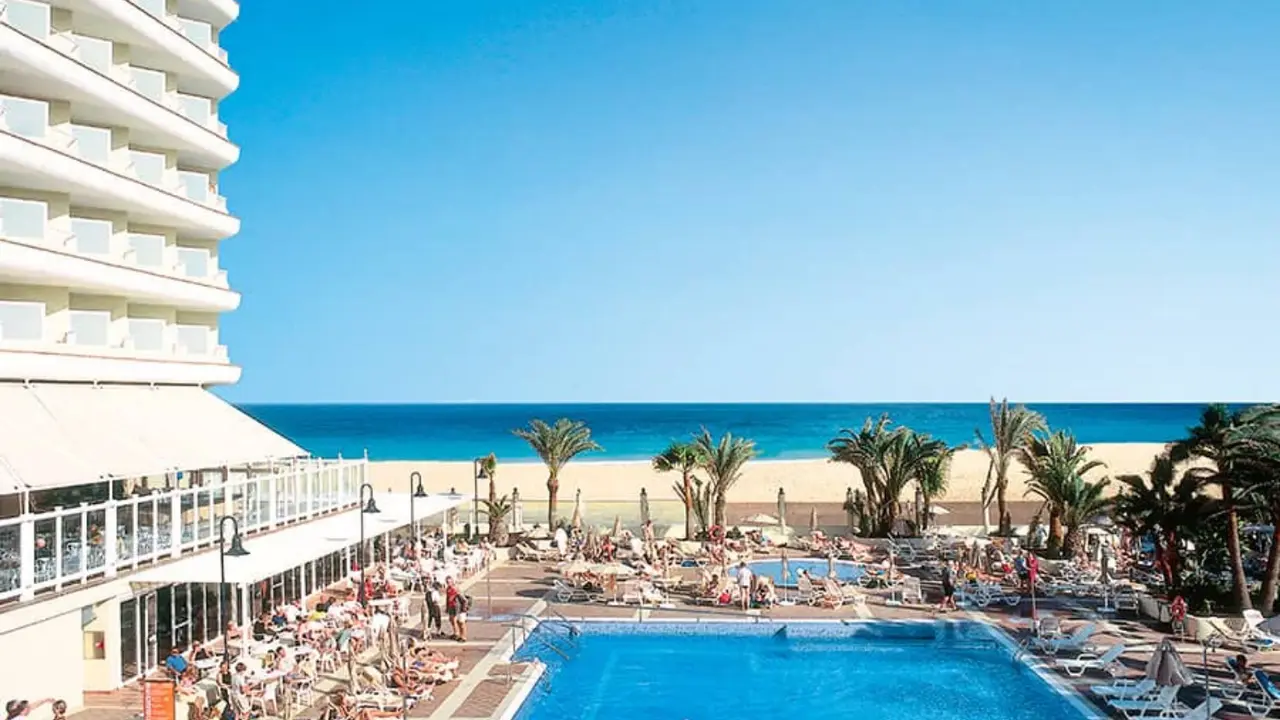 piscina-hotel-riu-oliva-beach-resort2_tcm55-216671(1)