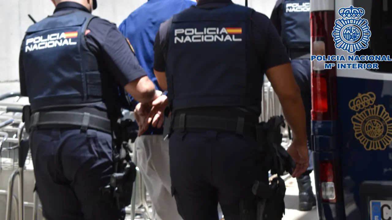 Polic&iacute;a Nacional detenci&oacute;n italiano Adeje 0046-3(1)