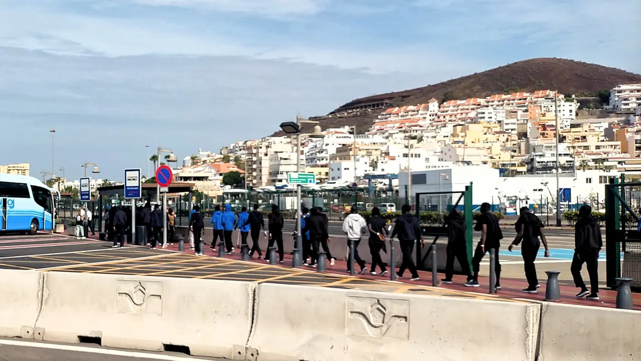 LLegada de cayucos a Los Cristianos 111437(1)