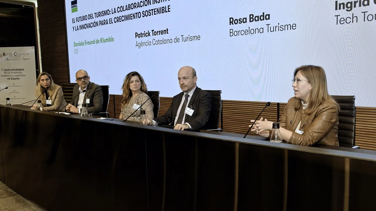 De izquierda a derecha Daniela Freund de Klumbis (IQS), Jordi Mart&iacute; (ACAVe), Rosa Bada (Barcelona Turisme), Patrick Torrent (Ag&egrave;ncia Catalana de Turisme) e Ingrid Graells (Tech Toursim Cluster)